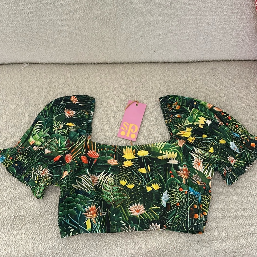 Samantha pleet floral crop top